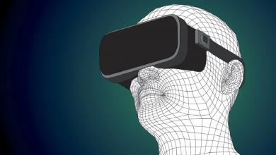 戴着耳机的人的VR插图"width=