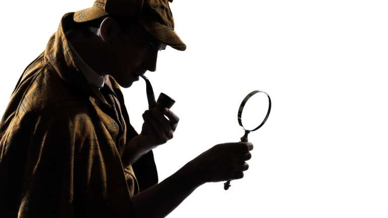 Sherlock福尔摩斯剪影在白色背景的演播室