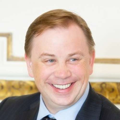 Paul Russell，奢侈品学院